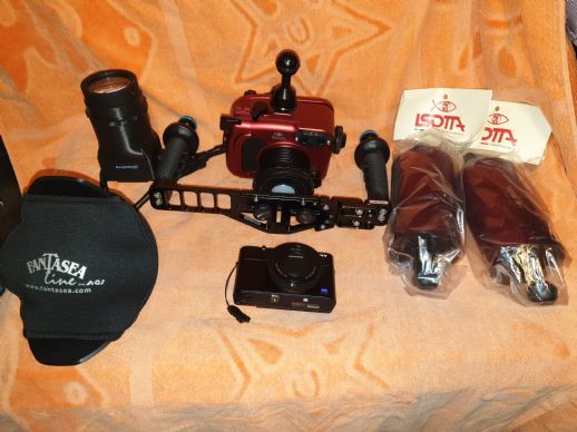 Fotocamera Sony RX100II con Isotta e acc