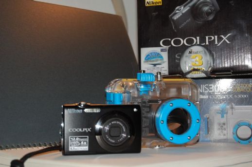 Nikon Coolpix S3000 + Scafandro